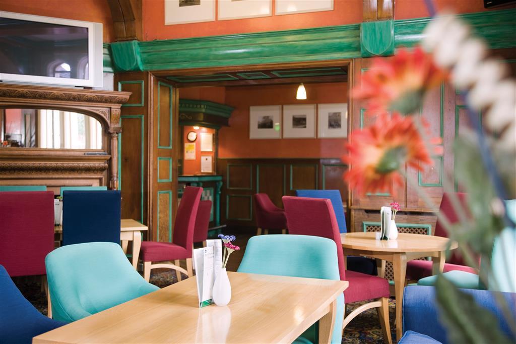 The Birch Hotel เฮย์เวิร์ดส์ฮีธ ร้านอาหาร รูปภาพ