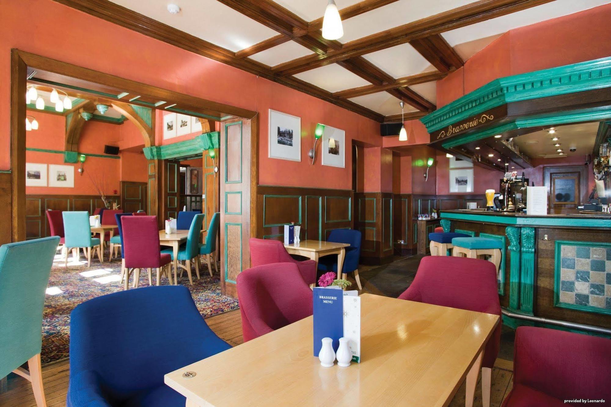The Birch Hotel เฮย์เวิร์ดส์ฮีธ ร้านอาหาร รูปภาพ